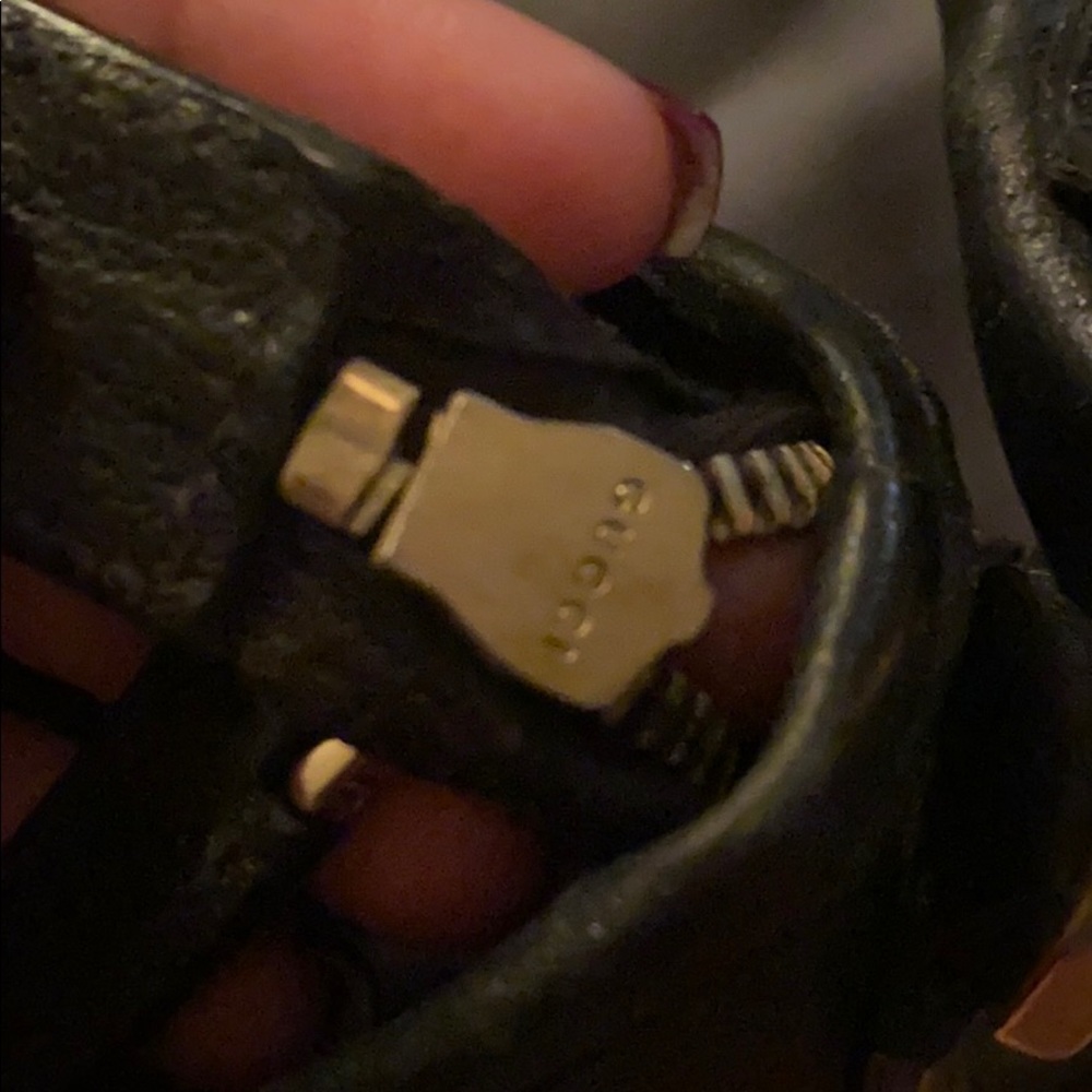 Black Gucci handbag **** MAKE AN OFFER**** - Picture 7 of 7